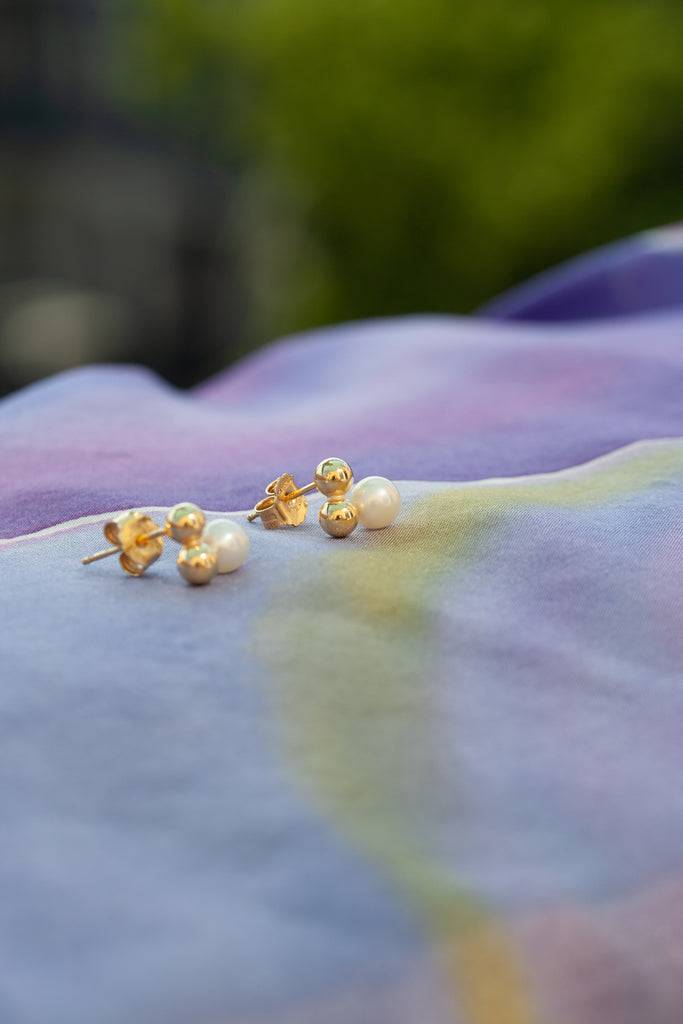 JUKSEREI ELLEN EAR STUDS Kauf eins, bekomm eins gratis
