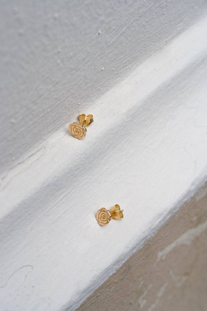 JUKSEREI ROSE EAR STUDS Letzter Tag