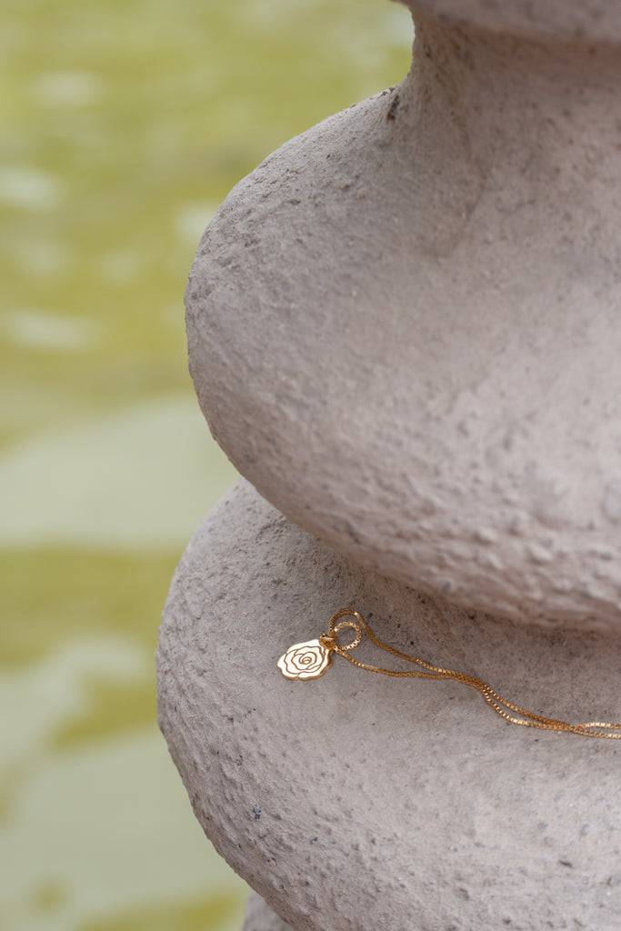 JUKSEREI ROSE NECKLACE Bis zu 55% Rabatt