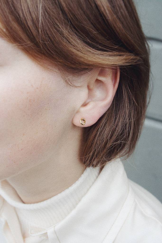 JUKSEREI CLEO EAR STUD · GOLD · B-STOCK Speichern exportieren