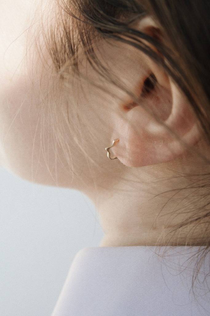 JUKSEREI PINA EAR STUD · GOLD · B-STOCK 50% Rabatt für begrenzte Zeit
