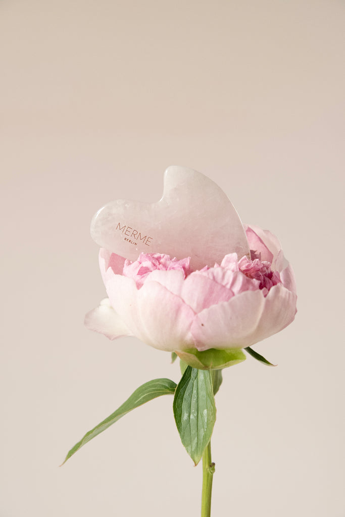 JUKSEREI MERME · ROSE QUARTZ GUA SHA Blitzverkäufe