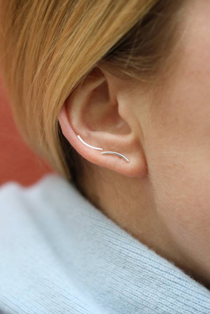JUKSEREI CURVED EAR STUDS Schlussverkauf