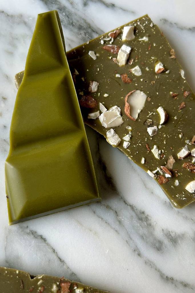 JUKSEREI HEALTH BAR · ORGANIC MATCHA CHOCOLATE ROASTED ALMONDS Preisnachlass