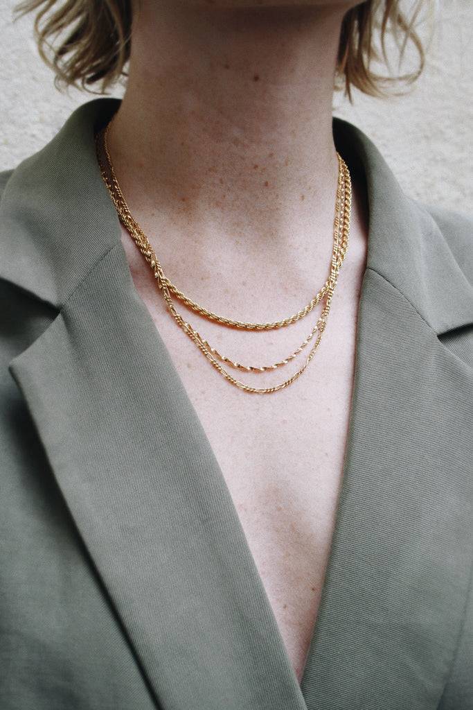 JUKSEREI TWIRL NECKLACE Meist gekauft