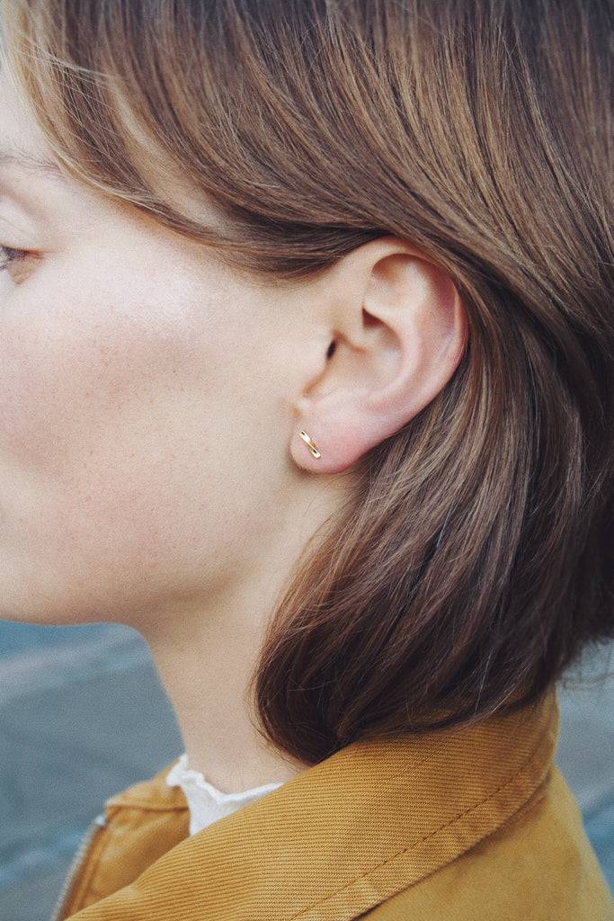 JUKSEREI EMBER EAR STUDS Limitierter Zeitrabatt