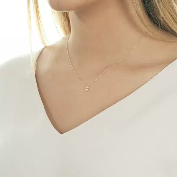 Leaf Jewelry Halskette Letter "E", 14 K Rosegold mit Diamanten Neuheiten