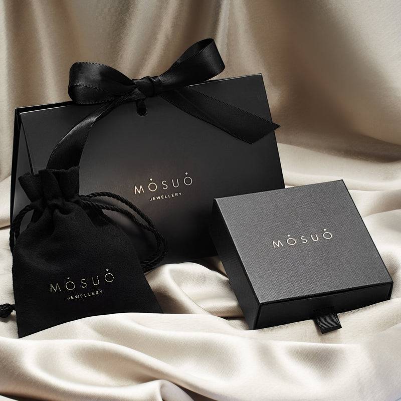Mosuo Jewellery Diamant Buchstaben Halskette “J” - Vermeil Bis zu 60% Rabatt