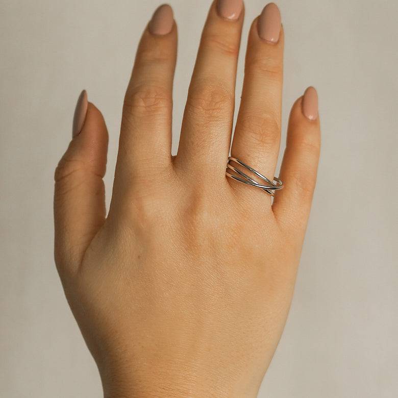 Nana Kay Curvey Glam Ring Vibrant Silber Zeitlich begrenztes Angebot