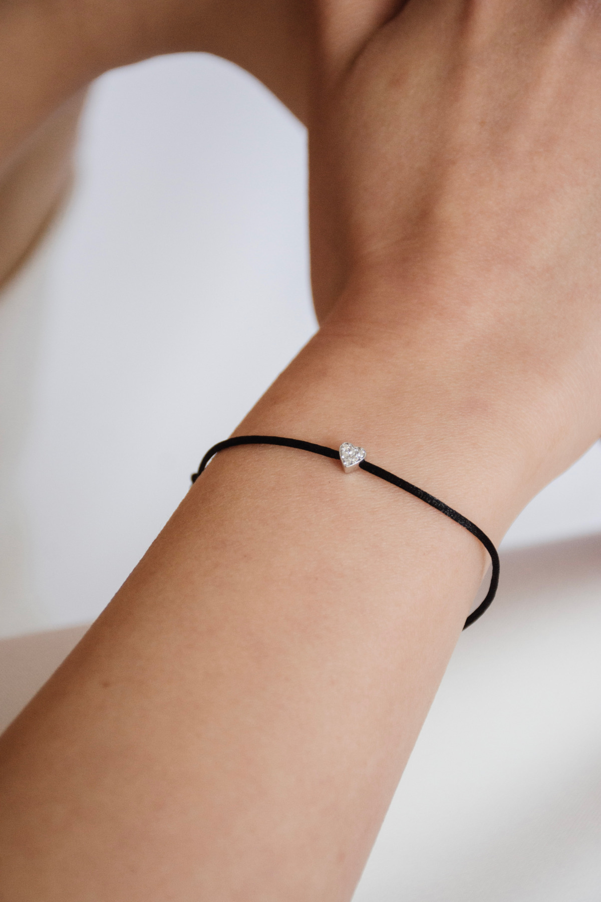 Nina Kastens Diamond Heart Bracelet Black WG Heißer Verkauf