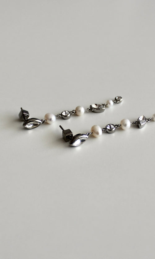 Paul Valentine Adorn Earrings Blitzangebot