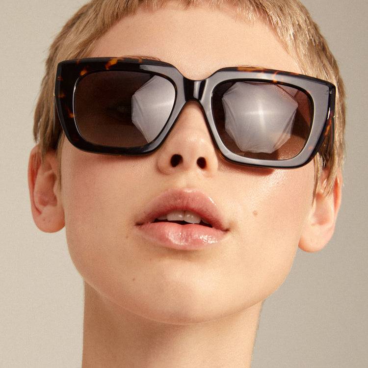 Pilgrim JOGLI Recycelte Sonnenbrille Schildpatt-Braun/Gold Heißer Verkauf