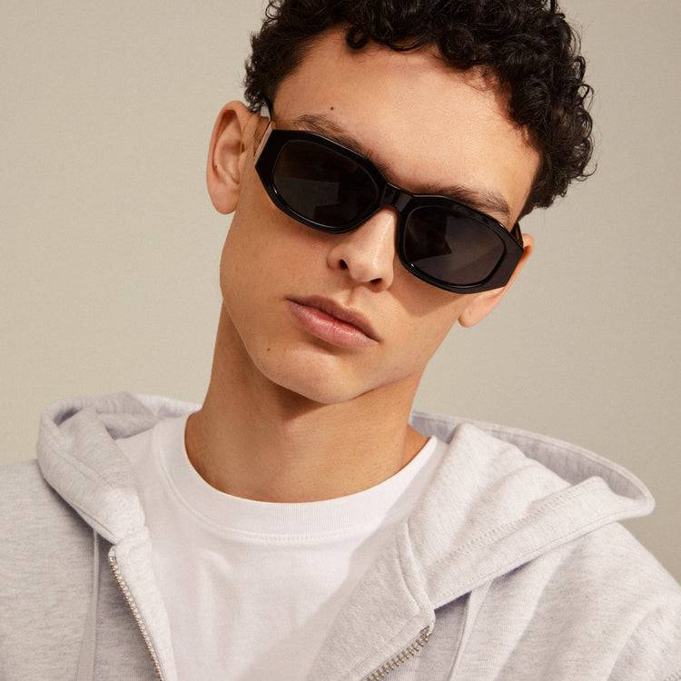 Pilgrim ZAYN Recycelte Sonnenbrille Schwarz/Gold 50% Rabatt für begrenzte Zeit