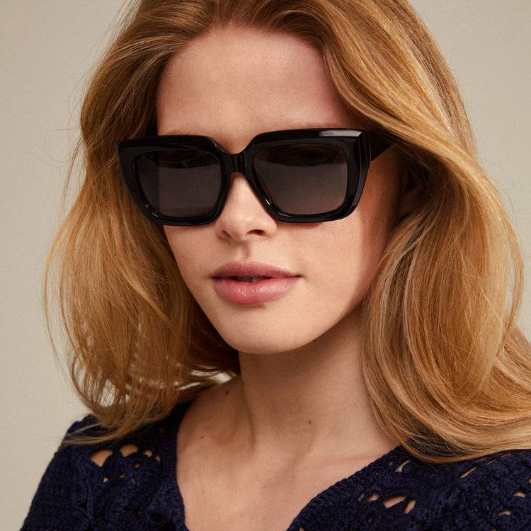 Pilgrim JOGLI Recycelte Sonnenbrille Schwarz/Gold 2025