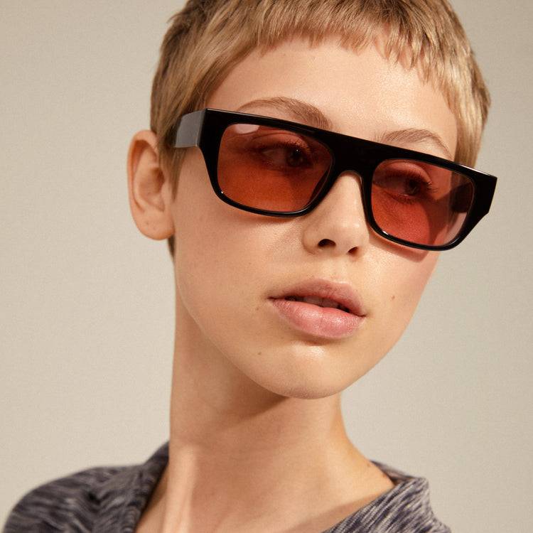 Pilgrim ENIEL Recycelte Sonnenbrille Schwarz/Gold Schlussverkauf
