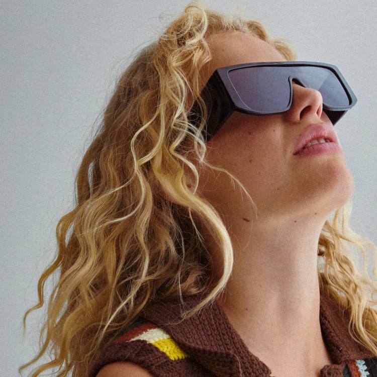 Pilgrim JOHARI Recycelte Sonnenbrille Schwarz Fabrikpreis