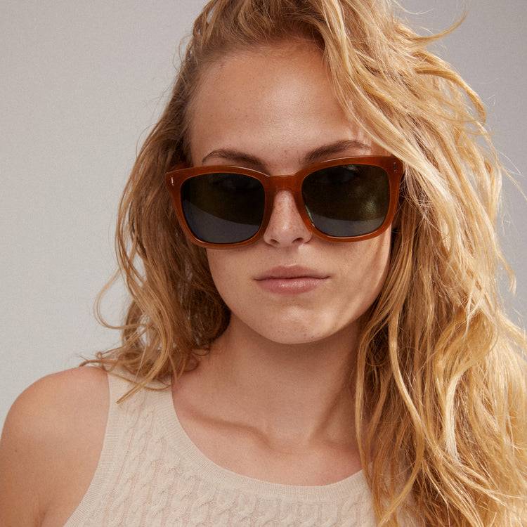 Pilgrim KATYA ikonische Retro-Sonnenbrille karamellbraun Nur noch ein Tag übrig