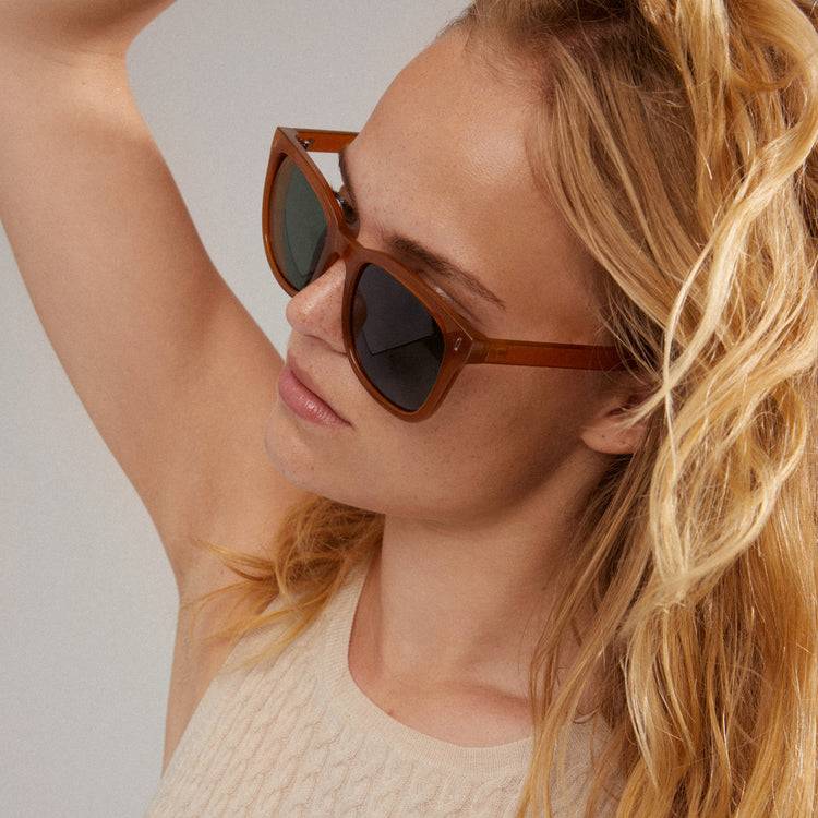 Pilgrim KATYA ikonische Retro-Sonnenbrille karamellbraun Nur noch ein Tag übrig