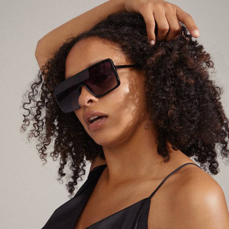 Pilgrim OCEANE eckig geformte Shield-Sonnenbrille schwarz Clearance-Verkauf