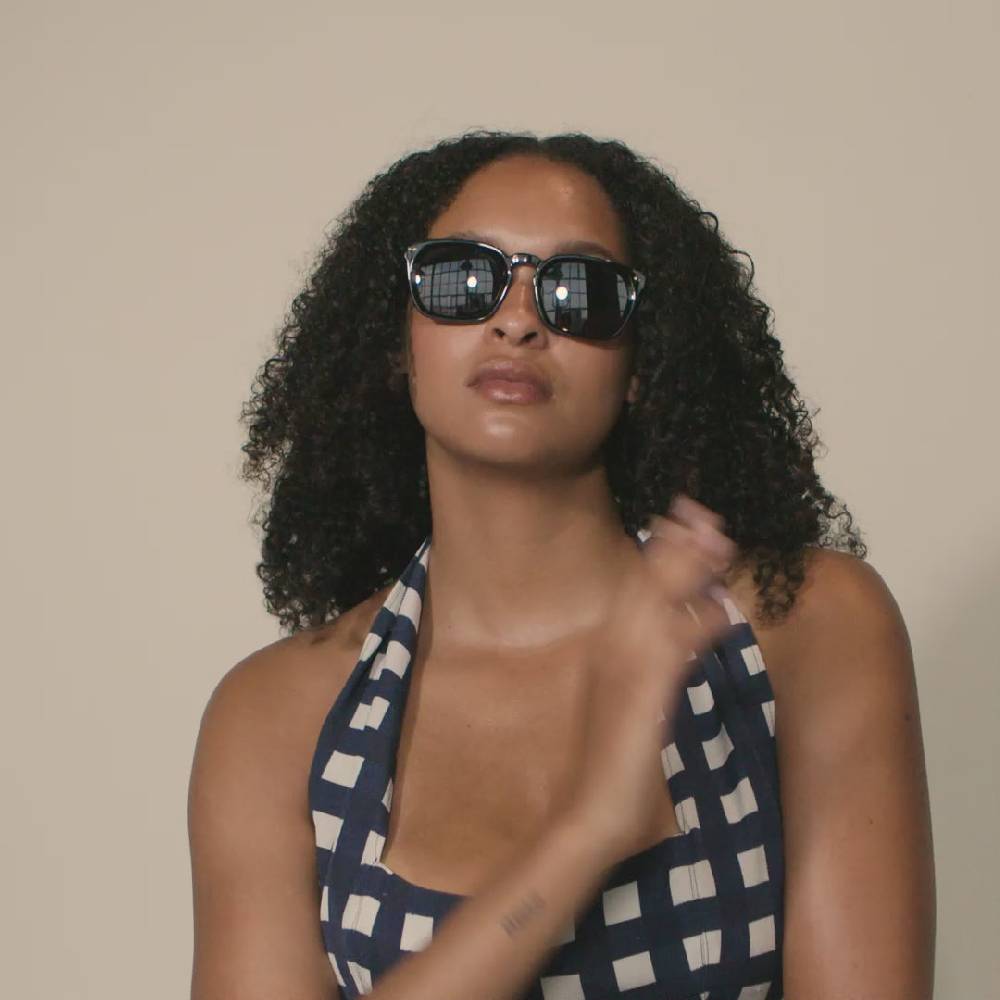 Pilgrim ELETTRA recycelte ikonische Retro-Sonnenbrille schwarz Kostenloser Versand international