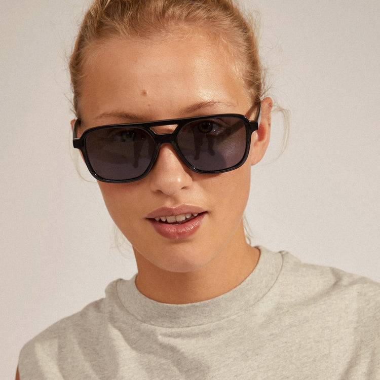 Pilgrim ELODIE recycelte Piloten-Sonnenbrille schwarz Fabrikladen