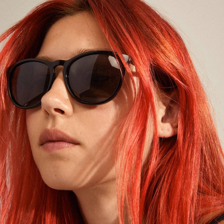 Pilgrim CAMILLA recycelte klassische Sonnenbrille schwarz 50% Rabatt für begrenzte Zeit
