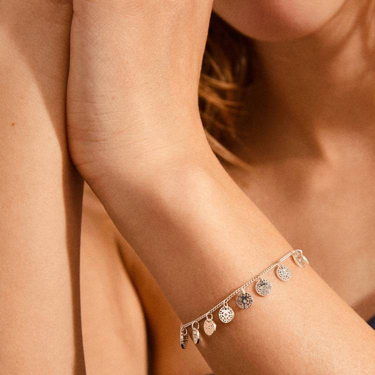 Pilgrim CAROL Armband m. kleinen filigranen coins versilbert Valentinstagsangebot