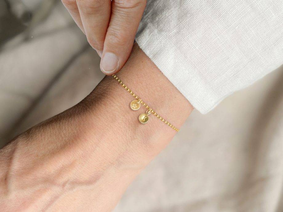 ﻿Renna Deluxe Armband mit STERN Buchstaben-Anhänger Gold Top Angebot