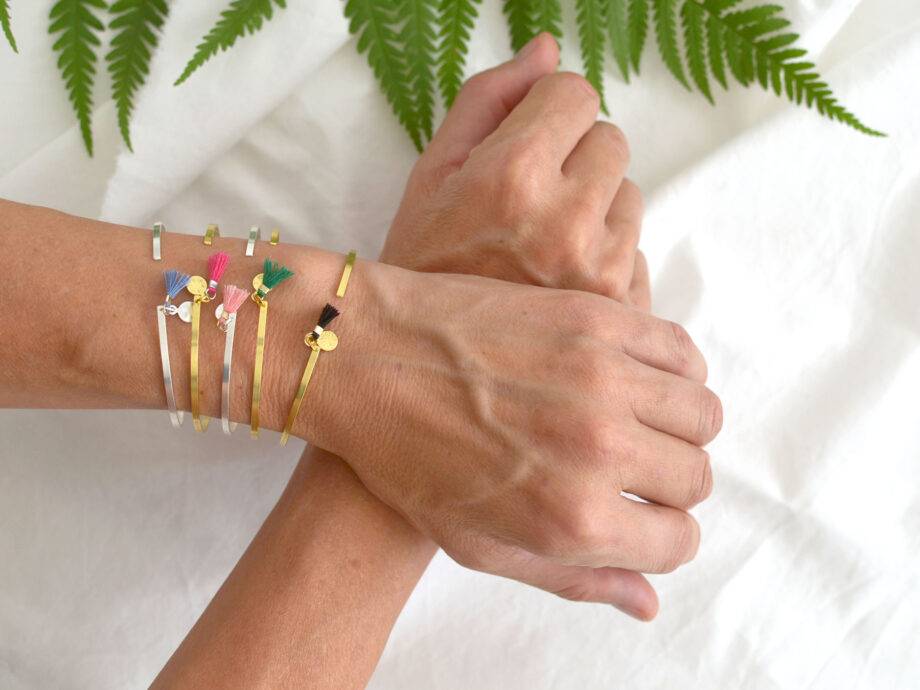 Renna Deluxe Armreif in Gold, Goldarmreif mit niedlicher Tassel im Boho-Stil Sonderangebote
