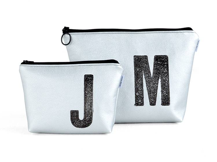 Renna Deluxe Kosmetiktasche Metallic SILBER mit Buchstabe Kostenloser Versand international
