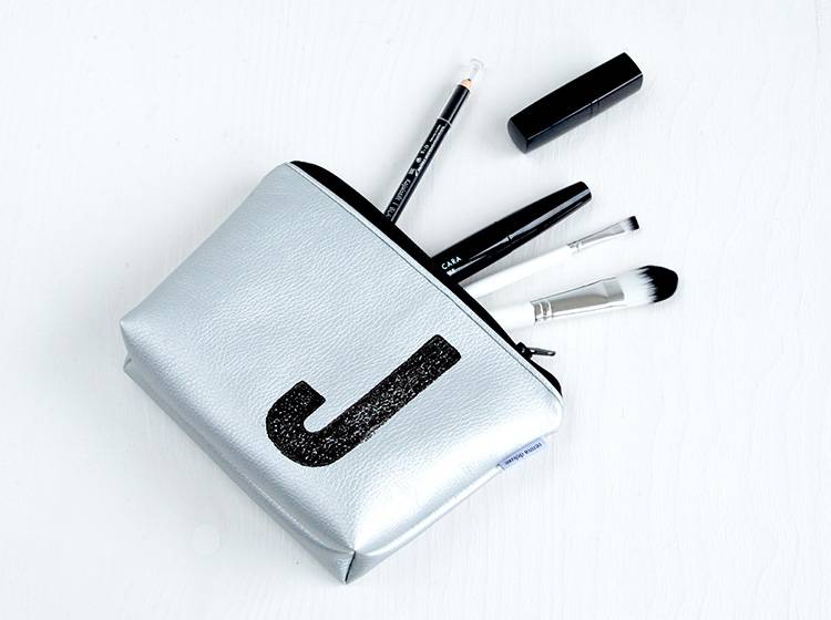 Renna Deluxe Kosmetiktasche Metallic SILBER mit Buchstabe Kostenloser Versand international