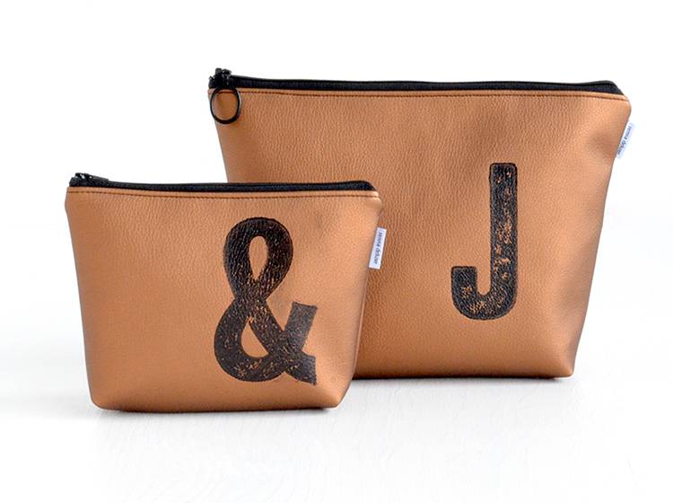 Renna Deluxe Waschtasche Metallic BRONZE mit Buchstabe personalisiert, vegan Fabrikverkauf