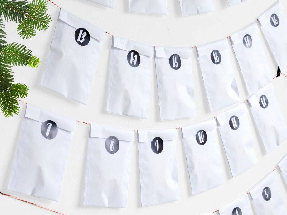Renna Deluxe Adventskalender weiß mit schwarzen Aufklebern Black Friday
