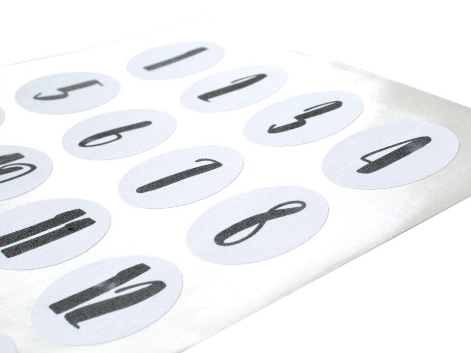 Renna Deluxe Adventskalender Schwarz-Weiß mit Handlettering Exklusive Angebote