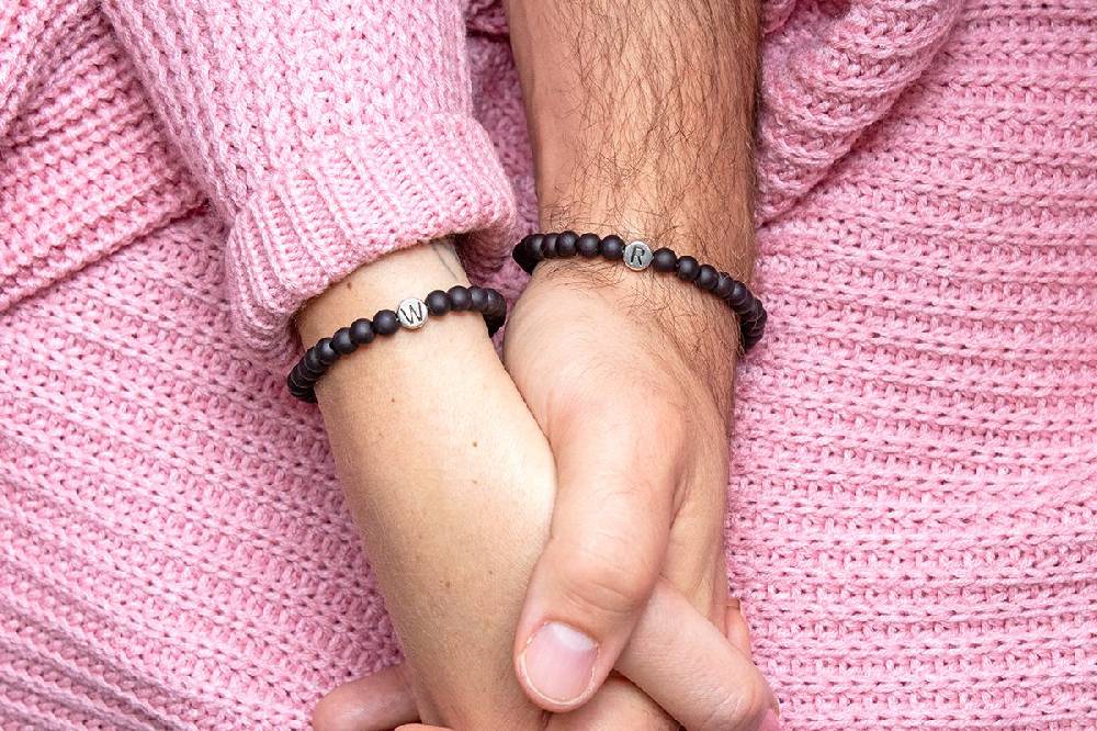 Sadingo Partnerarmband Set aus schwarzen Acrylperlen Discount Store für neue Produkte