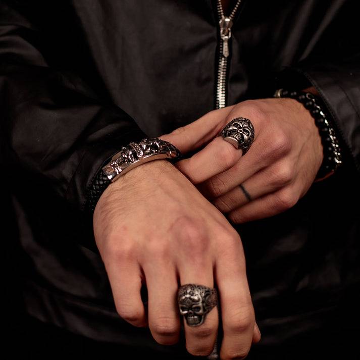 Save Brave Armband Jack mit Totenkopf aus geflochtenem Leder & Edelstahl Speichern exportieren