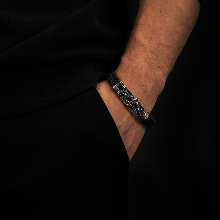 Save Brave Armband Zulu mit Fleur de Lys aus geflochtenem Leder & Edelstahl Im Verkauf