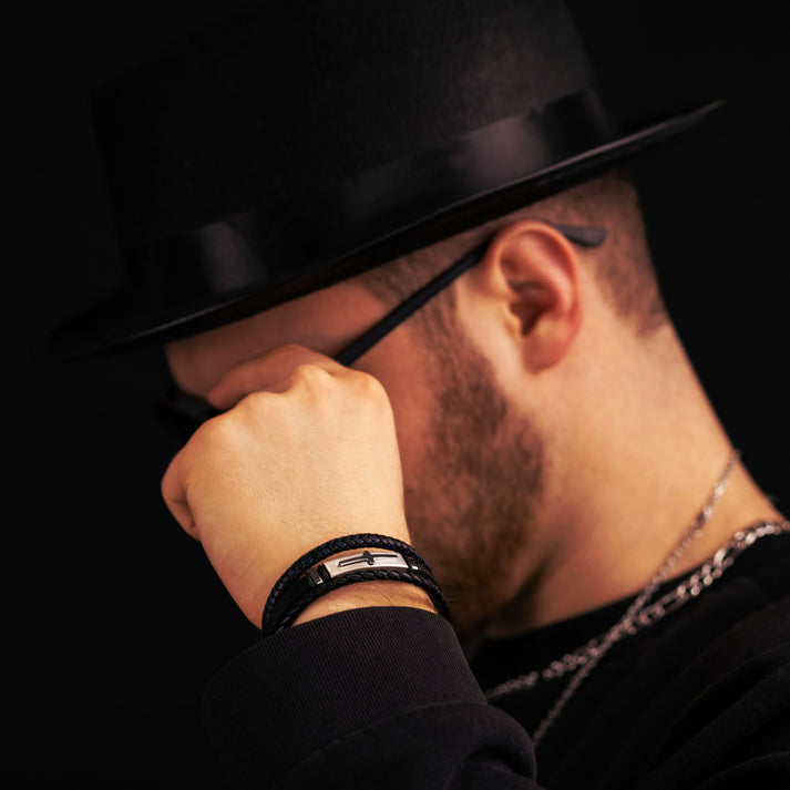 Save Brave Dreifach gewickeltes Lederarmband Logan mit Kreuz Rabatte dieses Monats
