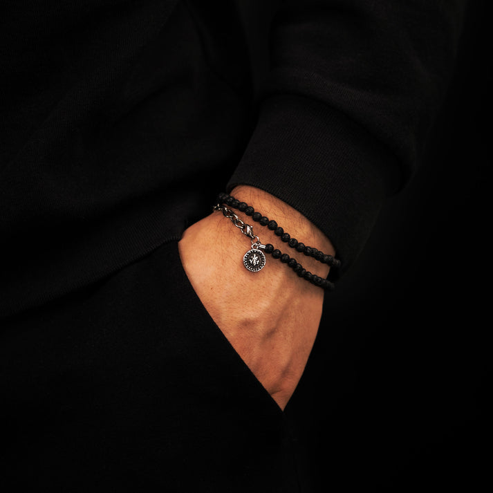 Save Brave Doppeltes Armband aus dunkelgrauen Jasperperlen & Fleur de Lys Anhänger Meist gekauft