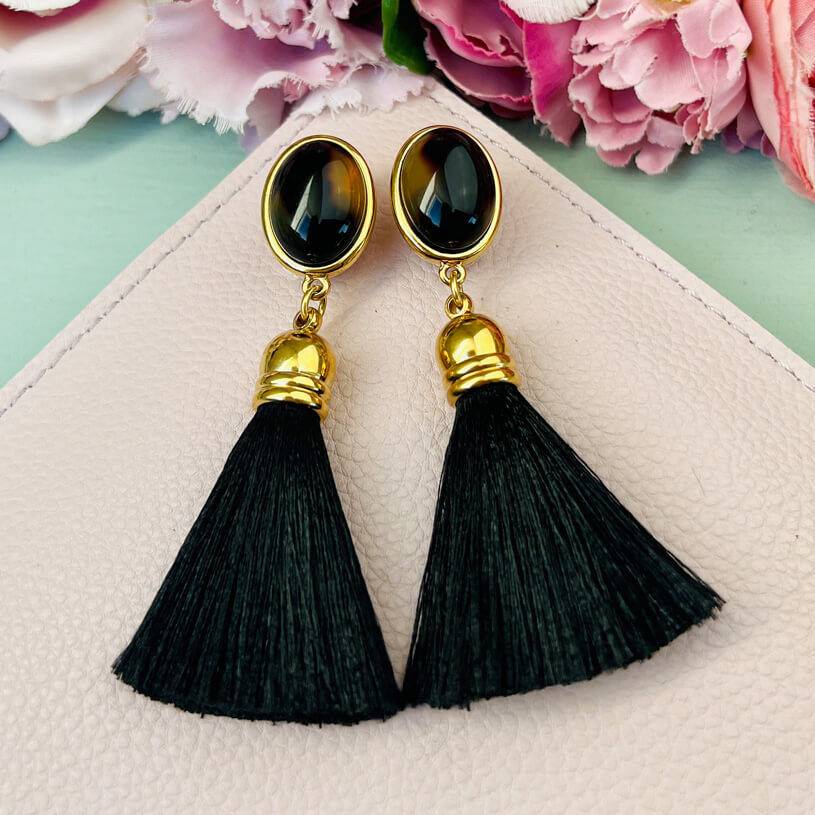SchwesterSchwester Schwarze Ohrringe als Ohrstecker in Schildpattoptik mit schwarzer Quaste von AmuseToi Tägliche Deals