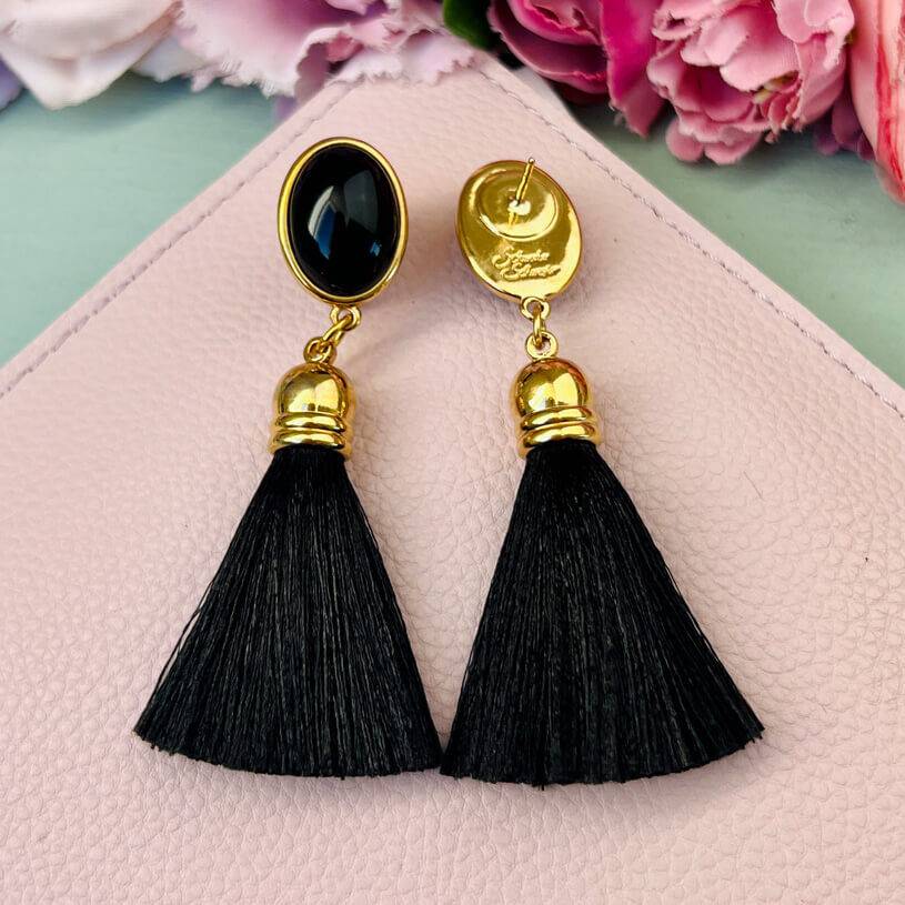 SchwesterSchwester Schwarze Ohrringe als Ohrstecker in Schwarz mit schwarzer Quaste von AmuseToi Wochenangebot