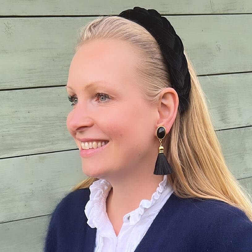 SchwesterSchwester Schwarze Ohrringe als Ohrstecker in Schwarz mit schwarzer Quaste von AmuseToi Wochenangebot