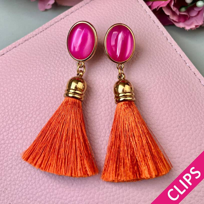 SchwesterSchwester Vergoldete Ohrclips in Pink mit Quaste in Rostorange von AmuseToi Online