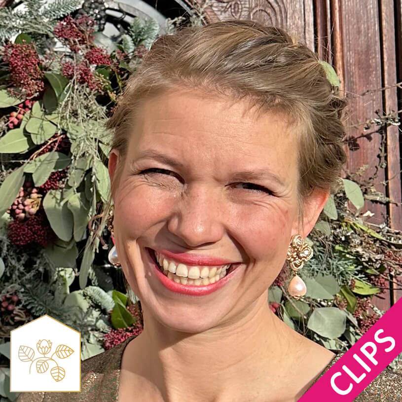 SchwesterSchwester Blüten-Soutache-Ohrclips in Gold und Champagner mit Baumwolltropfen Schlussverkauf