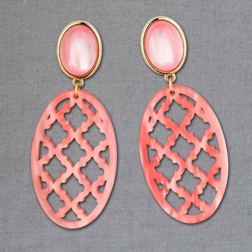 SchwesterSchwester Hellrosa Ohrstecker mit perlmutt schimmerndem Oval im Marrakesch Stil von AmuseToi Wochenangebot