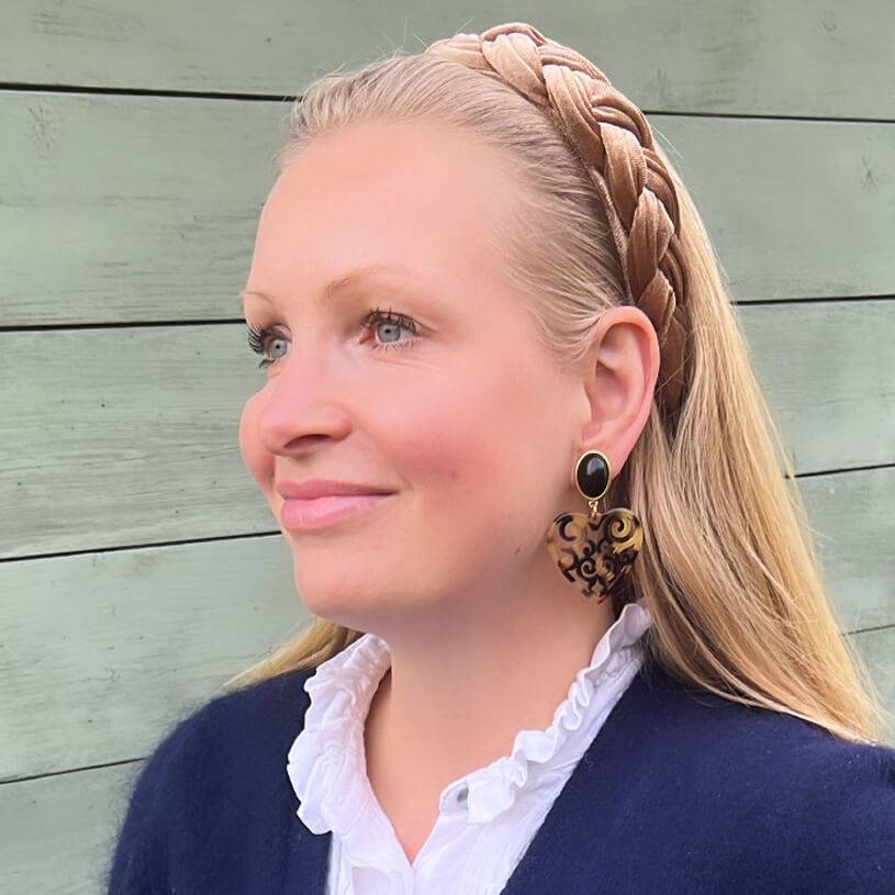 SchwesterSchwester Schöne Herz-Ohrringe mit schwarzen Ohrsteckern und Herz-Ornamenten in Schildpattfarben Letzter Tag