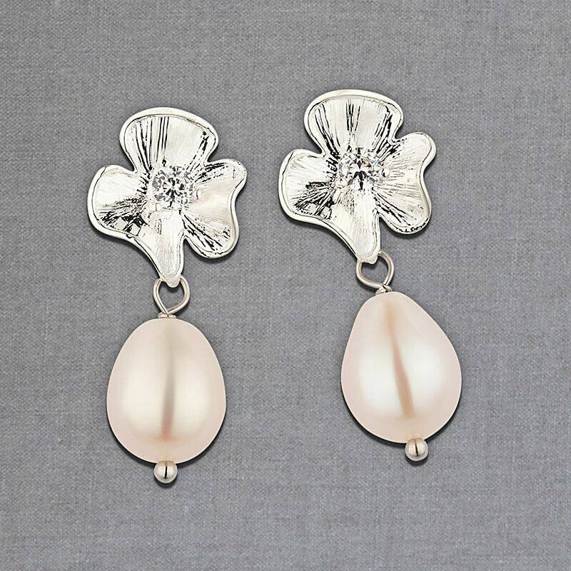 SchwesterSchwester Versilberte Blumenstecker mit Kristall und edler Süßwasserperle Discount Store für neue Produkte