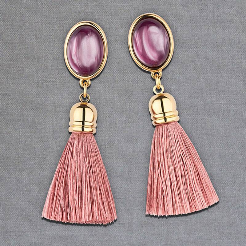 SchwesterSchwester Quasten Ohrringe als Ohrstecker in Amethyst mit Quaste in Puderrosa von AmuseToi Begrenzt auf 3 Tage