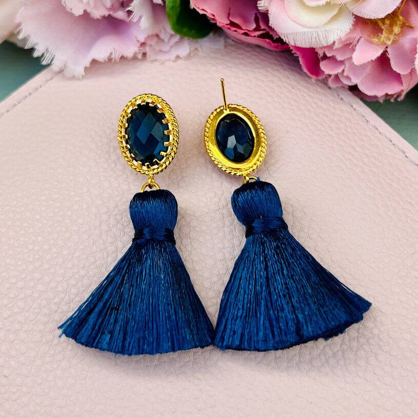 SchwesterSchwester Funkelnde vergoldete Quastenohrringe in Marineblau von Janne v. d. Heide Fabrik Onlineshop