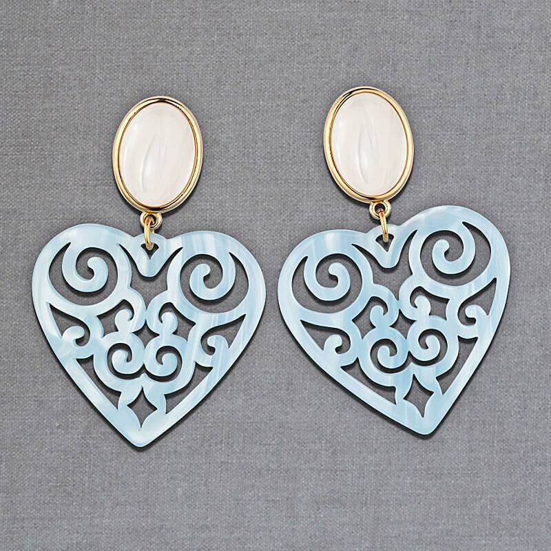 SchwesterSchwester Schöne Herz-Ohrringe mit perlmuttfarbenen Ohrsteckern und Herz-Ornamenten in hellblau von AmuseToi Online Shopping